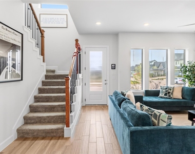 1530 Noble Park Drive - Photo Thumbnail 11