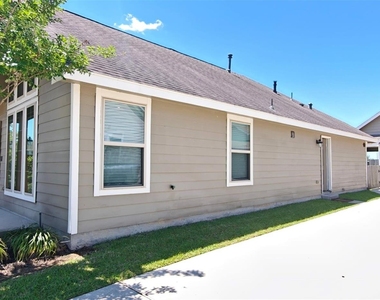 15715 Crosby Hall Drive - Photo Thumbnail 7
