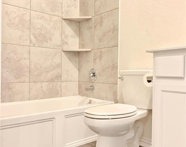 15715 Crosby Hall Drive - Photo Thumbnail 4