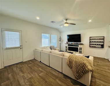 31726 Sutton Meadows Lane - Photo Thumbnail 10