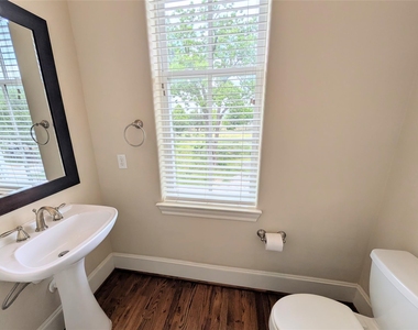 226 E 28th Street - Photo Thumbnail 14