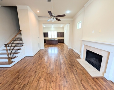 226 E 28th Street - Photo Thumbnail 15