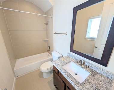 226 E 28th Street - Photo Thumbnail 18