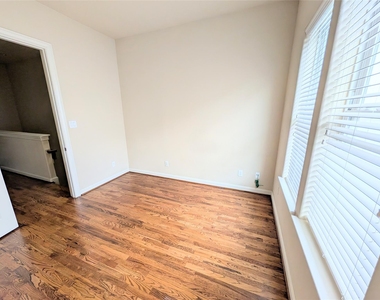 226 E 28th Street - Photo Thumbnail 19