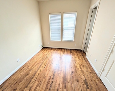 226 E 28th Street - Photo Thumbnail 17