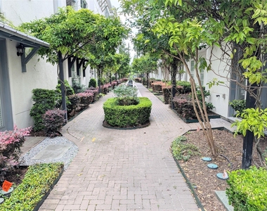 226 E 28th Street - Photo Thumbnail 28