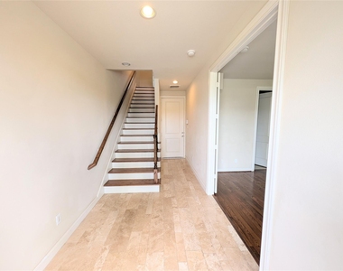 226 E 28th Street - Photo Thumbnail 6