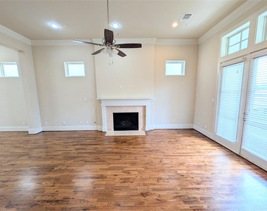 226 E 28th Street - Photo Thumbnail 13