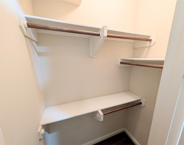 226 E 28th Street - Photo Thumbnail 4
