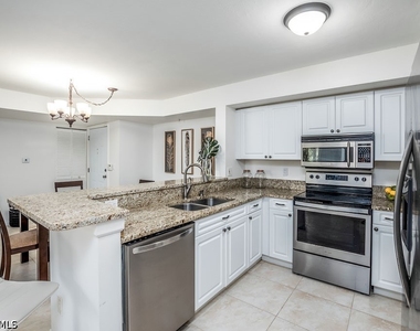 1240 Wildwood Lakes Boulevard - Photo Thumbnail 10