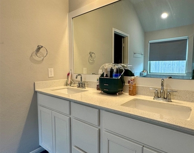 19218 Jenny Creek Court - Photo Thumbnail 13