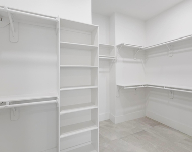 114 Bentwood Dr - Photo Thumbnail 13