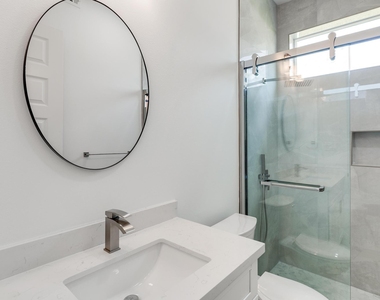 114 Bentwood Dr - Photo Thumbnail 17