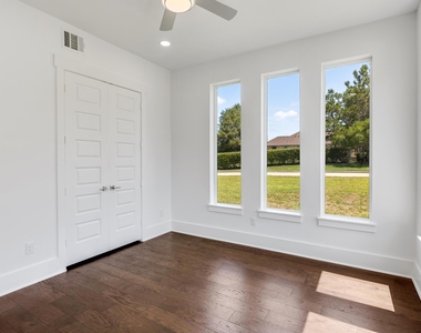 114 Bentwood Dr - Photo Thumbnail 5