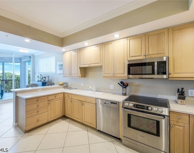 325 Dunes Boulevard - Photo Thumbnail 5