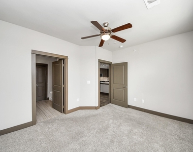 5454 Washington St Avenue - Photo Thumbnail 23
