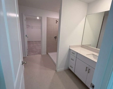 11613 Savanna Lakes Boulevard - Photo Thumbnail 15