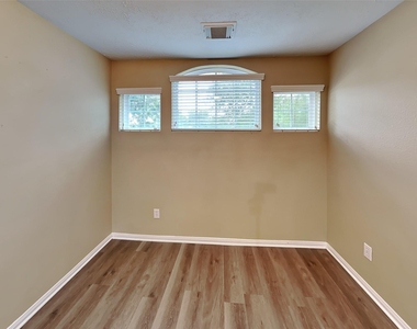 5718 Emerald Brook Lane - Photo Thumbnail 24