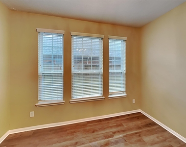 5718 Emerald Brook Lane - Photo Thumbnail 4