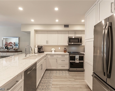 833 Meadowland Drive - Photo Thumbnail 6