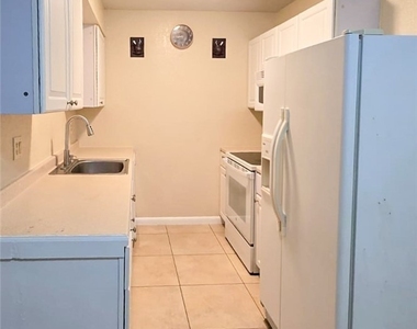 4621 Bayshore Drive - Photo Thumbnail 7
