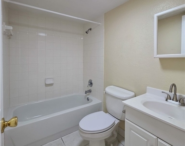 4621 Bayshore Drive - Photo Thumbnail 8