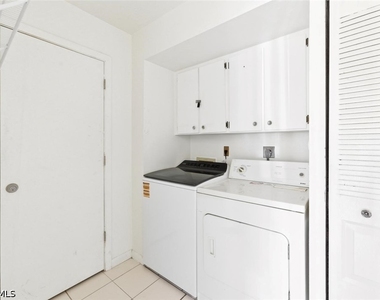 3420 Frosty Way - Photo Thumbnail 16