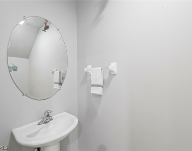 836 Hampton Circle - Photo Thumbnail 18