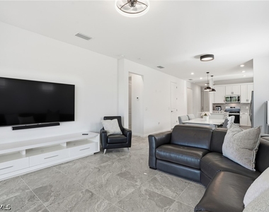 1645 Serena Avenue - Photo Thumbnail 5