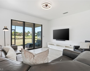 1645 Serena Avenue - Photo Thumbnail 6