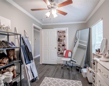 162 Varsity Drive - Photo Thumbnail 14