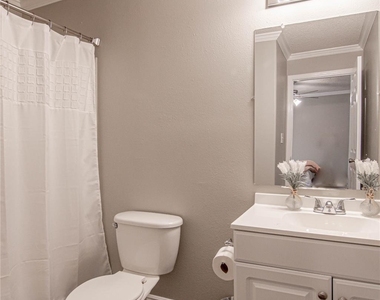 162 Varsity Drive - Photo Thumbnail 20