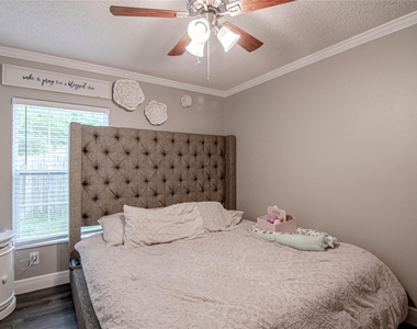 162 Varsity Drive - Photo Thumbnail 10