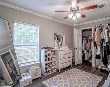 162 Varsity Drive - Photo Thumbnail 13