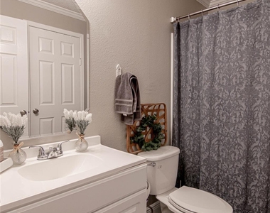 162 Varsity Drive - Photo Thumbnail 15