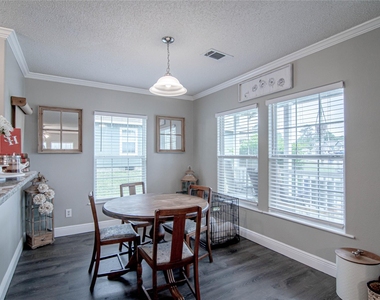 162 Varsity Drive - Photo Thumbnail 8