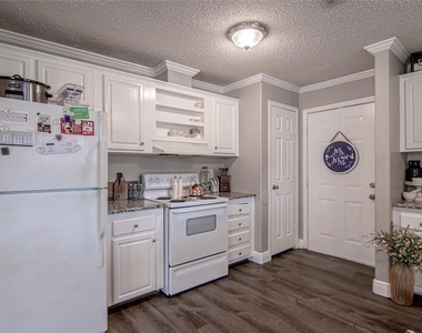 162 Varsity Drive - Photo Thumbnail 6