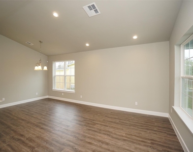 1137 4th Street - Photo Thumbnail 6