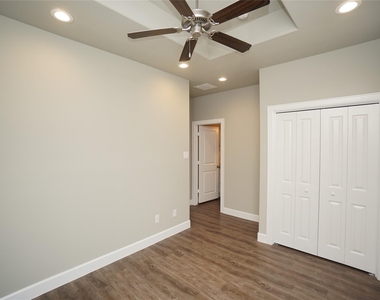 1137 4th Street - Photo Thumbnail 7