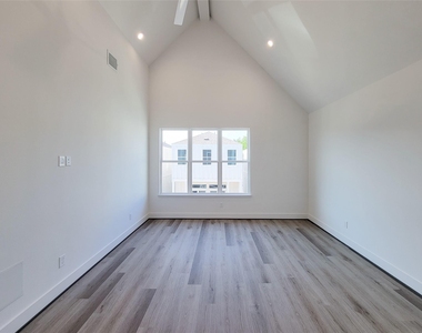 7705 Earl Rudder Way - Photo Thumbnail 13