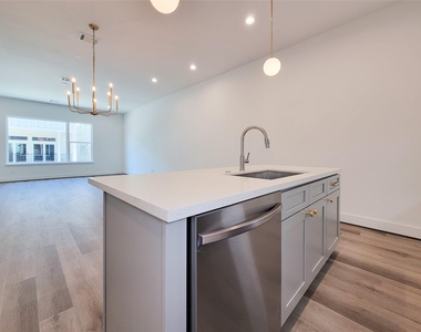 7705 Earl Rudder Way - Photo Thumbnail 18