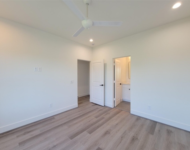 7705 Earl Rudder Way - Photo Thumbnail 9