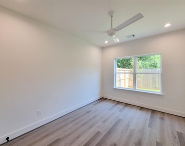 7705 Earl Rudder Way - Photo Thumbnail 6