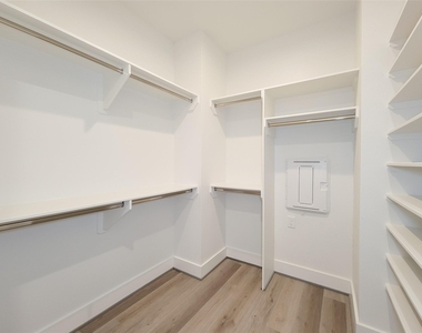 7705 Earl Rudder Way - Photo Thumbnail 8