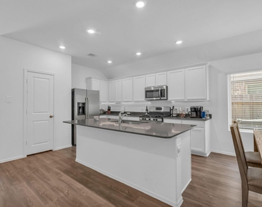 1413 Cantabria Court - Photo Thumbnail 6
