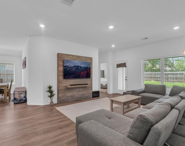 1413 Cantabria Court - Photo Thumbnail 9