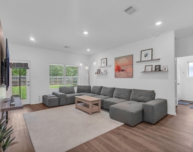 1413 Cantabria Court - Photo Thumbnail 10