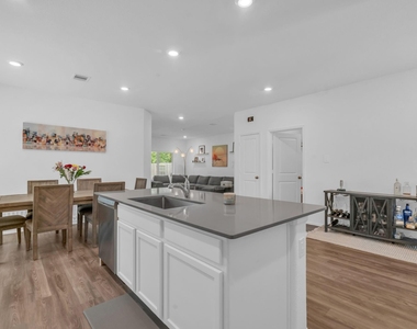 1413 Cantabria Court - Photo Thumbnail 7
