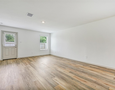 1015 Bluegill Drive - Photo Thumbnail 10
