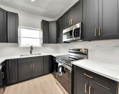 9732 Tuffly Street - Photo Thumbnail 13